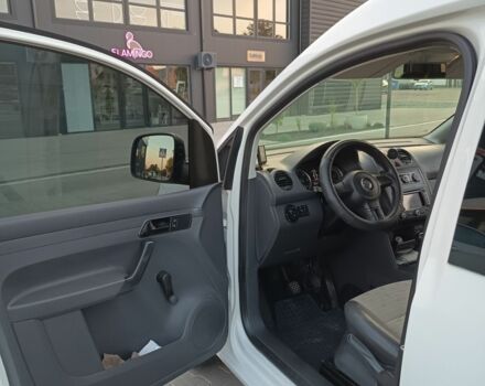 Белый Фольксваген Кадди, объемом двигателя 1.6 л и пробегом 247 тыс. км за 9500 $, фото 2 на Automoto.ua