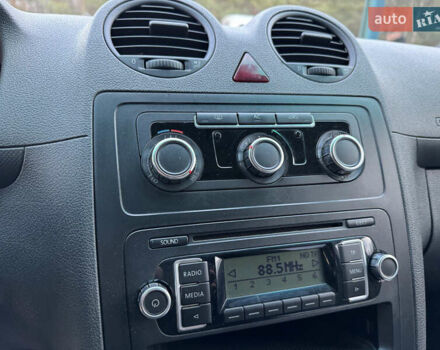 Белый Фольксваген Кадди, объемом двигателя 1.6 л и пробегом 212 тыс. км за 8550 $, фото 4 на Automoto.ua