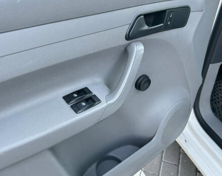 Белый Фольксваген Кадди, объемом двигателя 0 л и пробегом 199 тыс. км за 8500 $, фото 7 на Automoto.ua