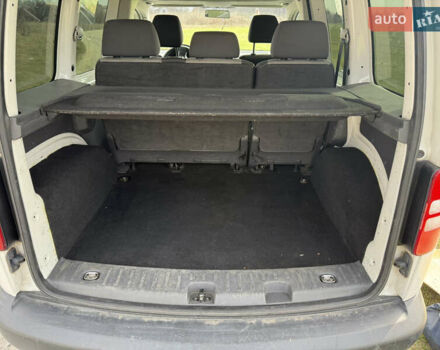 Белый Фольксваген Кадди, объемом двигателя 1.2 л и пробегом 140 тыс. км за 7800 $, фото 3 на Automoto.ua