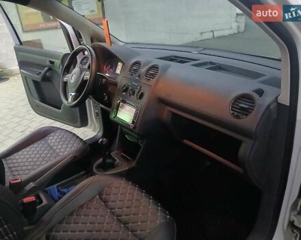 Белый Фольксваген Кадди, объемом двигателя 1.6 л и пробегом 200 тыс. км за 7309 $, фото 34 на Automoto.ua