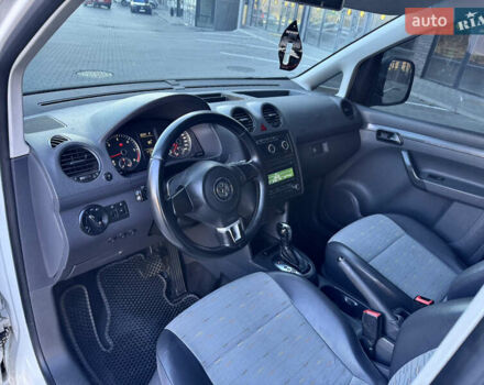 Білий Фольксваген Кадді, об'ємом двигуна 1.6 л та пробігом 321 тис. км за 8400 $, фото 13 на Automoto.ua