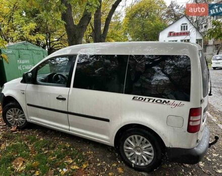 Белый Фольксваген Кадди, объемом двигателя 1.6 л и пробегом 260 тыс. км за 10000 $, фото 3 на Automoto.ua