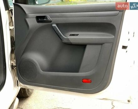 Белый Фольксваген Кадди, объемом двигателя 2 л и пробегом 195 тыс. км за 8630 $, фото 50 на Automoto.ua