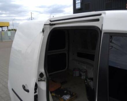 Белый Фольксваген Кадди, объемом двигателя 1.2 л и пробегом 207 тыс. км за 5280 $, фото 2 на Automoto.ua