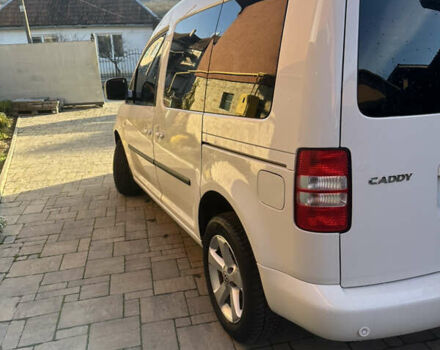 Белый Фольксваген Кадди, объемом двигателя 1.6 л и пробегом 268 тыс. км за 10199 $, фото 1 на Automoto.ua