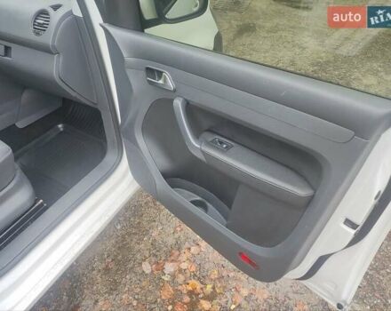 Білий Фольксваген Кадді, об'ємом двигуна 1.6 л та пробігом 265 тис. км за 8900 $, фото 17 на Automoto.ua