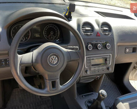 Белый Фольксваген Кадди, объемом двигателя 1.2 л и пробегом 310 тыс. км за 8000 $, фото 9 на Automoto.ua