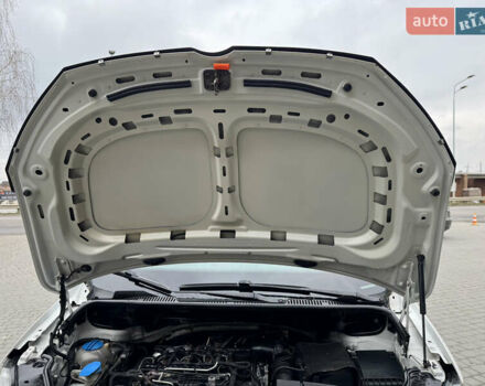 Белый Фольксваген Кадди, объемом двигателя 1.6 л и пробегом 258 тыс. км за 9350 $, фото 38 на Automoto.ua