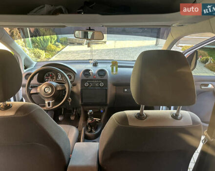 Белый Фольксваген Кадди, объемом двигателя 1.6 л и пробегом 268 тыс. км за 10199 $, фото 3 на Automoto.ua