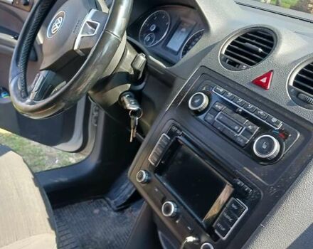 Белый Фольксваген Кадди, объемом двигателя 1.6 л и пробегом 212 тыс. км за 10600 $, фото 4 на Automoto.ua