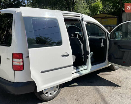 Белый Фольксваген Кадди, объемом двигателя 1.2 л и пробегом 310 тыс. км за 8000 $, фото 6 на Automoto.ua