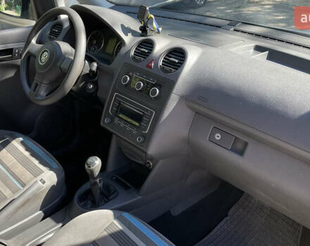 Белый Фольксваген Кадди, объемом двигателя 1.2 л и пробегом 310 тыс. км за 8000 $, фото 12 на Automoto.ua