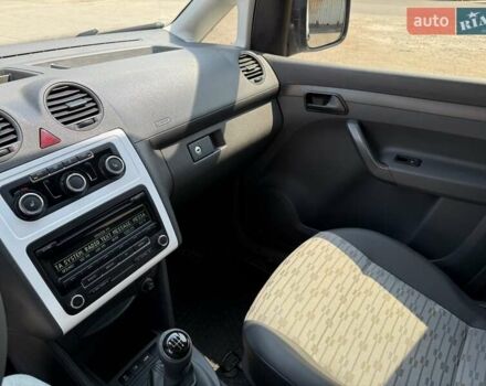Білий Фольксваген Кадді, об'ємом двигуна 1.6 л та пробігом 280 тис. км за 9000 $, фото 17 на Automoto.ua