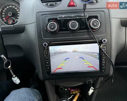 Белый Фольксваген Кадди, объемом двигателя 2 л и пробегом 218 тыс. км за 11500 $, фото 2 на Automoto.ua