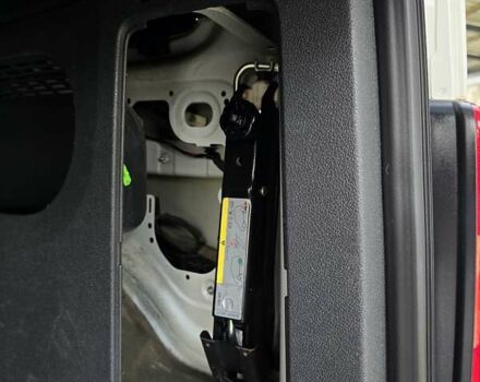 Білий Фольксваген Кадді, об'ємом двигуна 1.6 л та пробігом 243 тис. км за 9500 $, фото 31 на Automoto.ua