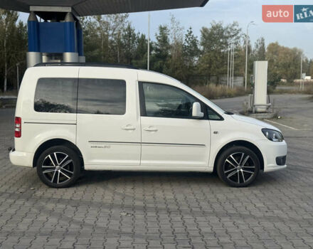 Белый Фольксваген Кадди, объемом двигателя 1.6 л и пробегом 227 тыс. км за 12800 $, фото 3 на Automoto.ua