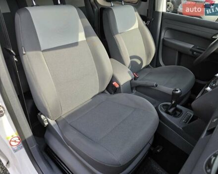 Білий Фольксваген Кадді, об'ємом двигуна 1.6 л та пробігом 243 тис. км за 9500 $, фото 23 на Automoto.ua