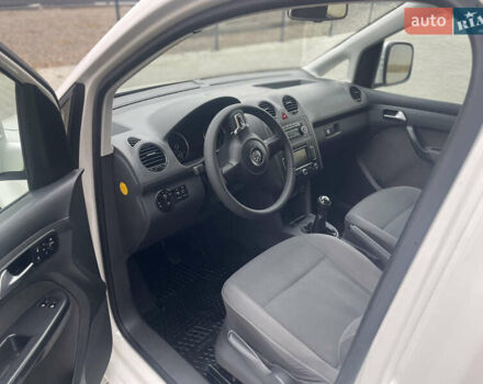 Білий Фольксваген Кадді, об'ємом двигуна 1.6 л та пробігом 194 тис. км за 11800 $, фото 9 на Automoto.ua