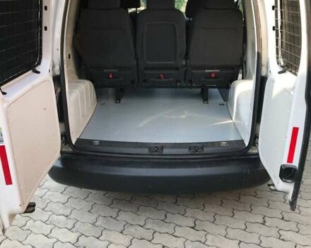 Білий Фольксваген Кадді, об'ємом двигуна 1.6 л та пробігом 252 тис. км за 8350 $, фото 5 на Automoto.ua