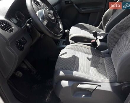 Білий Фольксваген Кадді, об'ємом двигуна 1.6 л та пробігом 156 тис. км за 10500 $, фото 13 на Automoto.ua