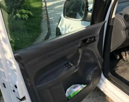 Білий Фольксваген Кадді, об'ємом двигуна 1.6 л та пробігом 252 тис. км за 8350 $, фото 6 на Automoto.ua