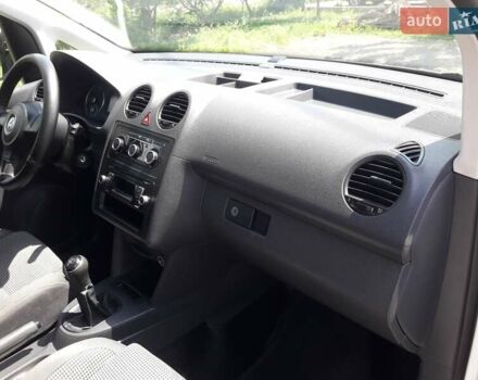 Білий Фольксваген Кадді, об'ємом двигуна 1.6 л та пробігом 156 тис. км за 10500 $, фото 18 на Automoto.ua