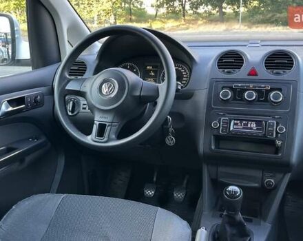 Білий Фольксваген Кадді, об'ємом двигуна 1.6 л та пробігом 223 тис. км за 9700 $, фото 12 на Automoto.ua