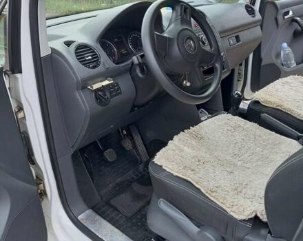 Білий Фольксваген Кадді, об'ємом двигуна 1.6 л та пробігом 182 тис. км за 12500 $, фото 13 на Automoto.ua