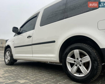 Белый Фольксваген Кадди, объемом двигателя 1.6 л и пробегом 328 тыс. км за 9950 $, фото 30 на Automoto.ua