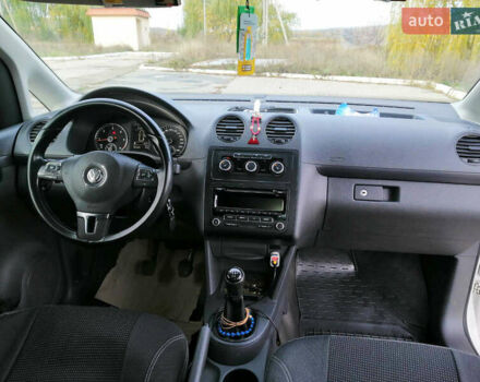 Білий Фольксваген Кадді, об'ємом двигуна 1.6 л та пробігом 323 тис. км за 8300 $, фото 9 на Automoto.ua