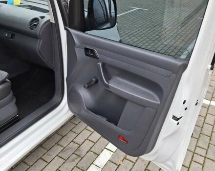 Белый Фольксваген Кадди, объемом двигателя 1.6 л и пробегом 315 тыс. км за 9200 $, фото 15 на Automoto.ua