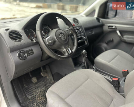 Белый Фольксваген Кадди, объемом двигателя 1.6 л и пробегом 328 тыс. км за 9950 $, фото 49 на Automoto.ua