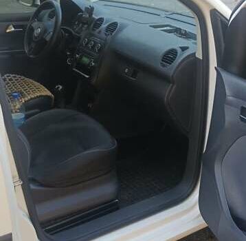 Белый Фольксваген Кадди, объемом двигателя 1.6 л и пробегом 266 тыс. км за 11500 $, фото 4 на Automoto.ua