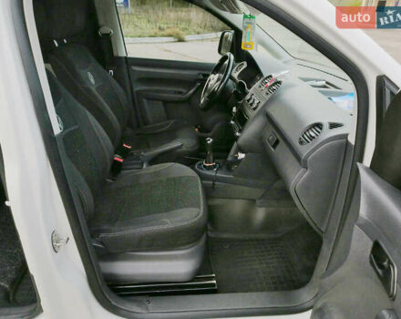 Белый Фольксваген Кадди, объемом двигателя 1.6 л и пробегом 323 тыс. км за 9700 $, фото 22 на Automoto.ua