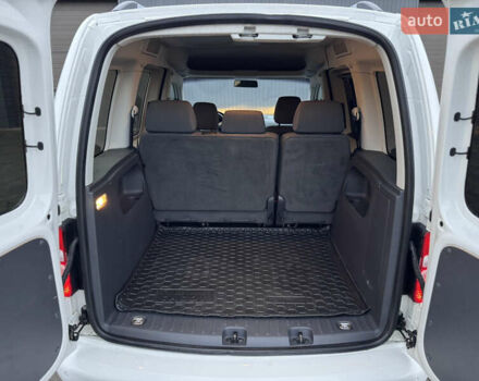 Белый Фольксваген Кадди, объемом двигателя 1.6 л и пробегом 227 тыс. км за 11500 $, фото 33 на Automoto.ua