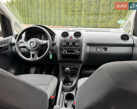 Белый Фольксваген Кадди, объемом двигателя 2 л и пробегом 255 тыс. км за 11500 $, фото 47 на Automoto.ua