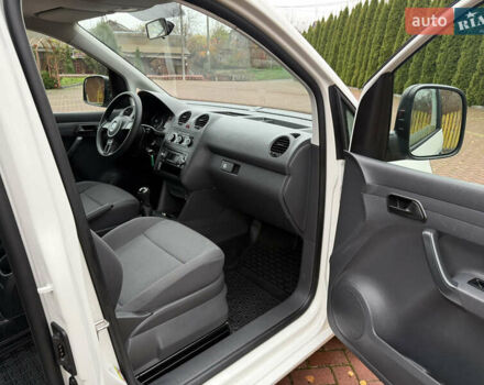 Белый Фольксваген Кадди, объемом двигателя 2 л и пробегом 255 тыс. км за 11500 $, фото 10 на Automoto.ua