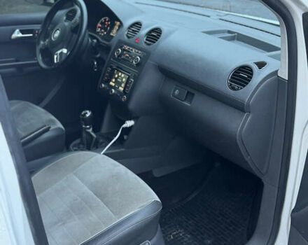 Белый Фольксваген Кадди, объемом двигателя 1.6 л и пробегом 418 тыс. км за 9900 $, фото 7 на Automoto.ua