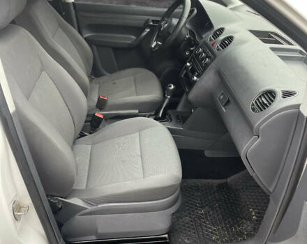 Белый Фольксваген Кадди, объемом двигателя 1.6 л и пробегом 328 тыс. км за 9950 $, фото 40 на Automoto.ua