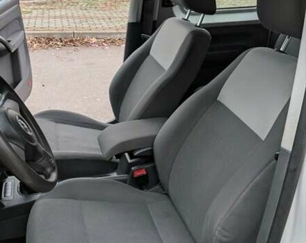 Белый Фольксваген Кадди, объемом двигателя 1.6 л и пробегом 350 тыс. км за 11200 $, фото 32 на Automoto.ua