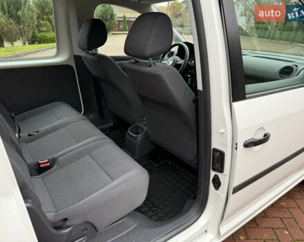 Белый Фольксваген Кадди, объемом двигателя 2 л и пробегом 255 тыс. км за 11500 $, фото 42 на Automoto.ua