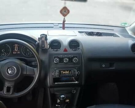 Белый Фольксваген Кадди, объемом двигателя 1.6 л и пробегом 266 тыс. км за 11500 $, фото 3 на Automoto.ua