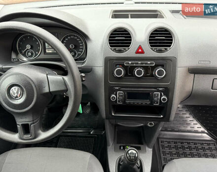 Белый Фольксваген Кадди, объемом двигателя 2 л и пробегом 255 тыс. км за 11500 $, фото 3 на Automoto.ua