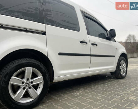 Белый Фольксваген Кадди, объемом двигателя 1.6 л и пробегом 328 тыс. км за 9950 $, фото 31 на Automoto.ua