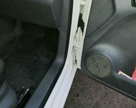 Белый Фольксваген Кадди, объемом двигателя 1.6 л и пробегом 323 тыс. км за 9700 $, фото 9 на Automoto.ua