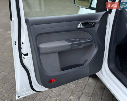 Белый Фольксваген Кадди, объемом двигателя 1.6 л и пробегом 227 тыс. км за 11500 $, фото 14 на Automoto.ua