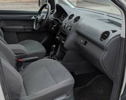 Белый Фольксваген Кадди, объемом двигателя 1.6 л и пробегом 350 тыс. км за 11200 $, фото 25 на Automoto.ua