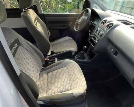 Білий Фольксваген Кадді, об'ємом двигуна 1.6 л та пробігом 180 тис. км за 10000 $, фото 3 на Automoto.ua