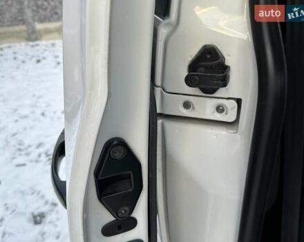 Белый Фольксваген Кадди, объемом двигателя 1.6 л и пробегом 272 тыс. км за 12200 $, фото 105 на Automoto.ua